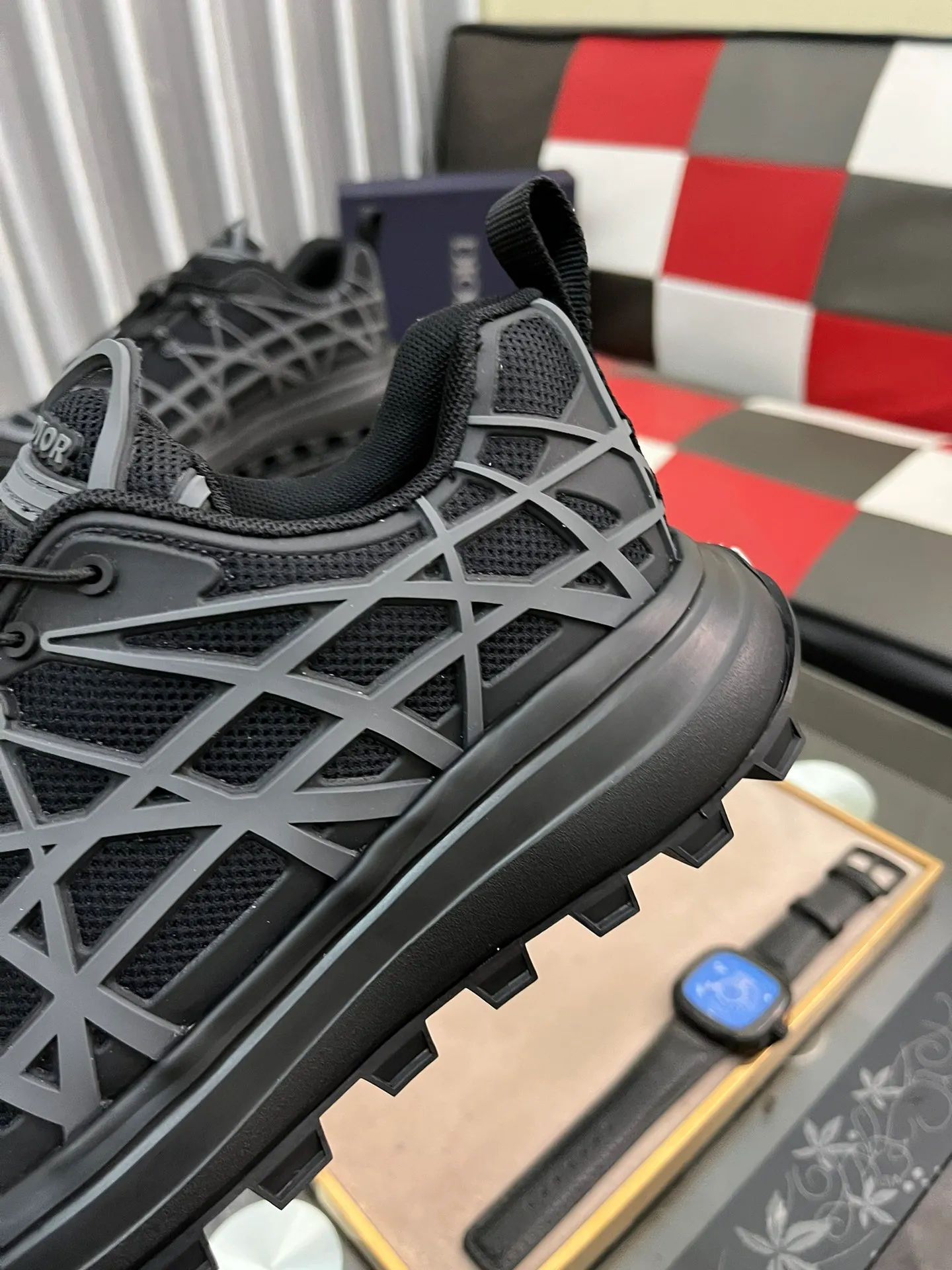 Ex-factory price 520⌚️⌚️B31 RUNNER sports shoes highlight the fashionable silhouette and are decorated with curved cannage pattern. They reinterpret the classic pattern in a structural style and enrich the Dior 2023 summer men's wear series. Meticulously crafted using the advanced craftsmanship of hiking shoes, it blends outdoor culture with Dior heritage. Code number 38-445⃣️Color optional